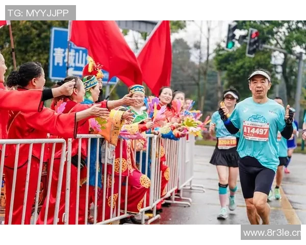 成都攀岩队在城市马拉松中的团队协作表现精彩点评与分析 成都攀岩队在城市马拉松中的团队协作表现精彩点评与分析